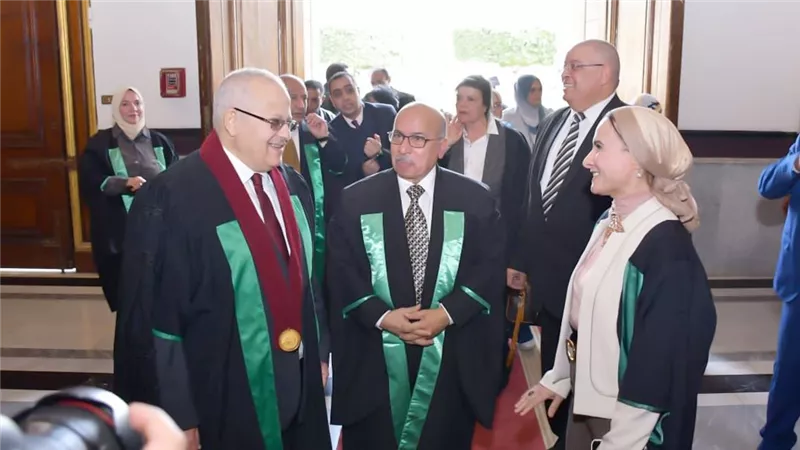 إعلام جامعة القاهرة تحتفل بتخريج دفعة 