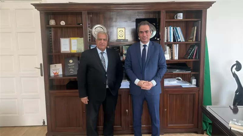 حسين الهنداوي يستقبل أمين عام اتحاد كتاب أفريقيا وآسيا بمقر الجامعة العربية