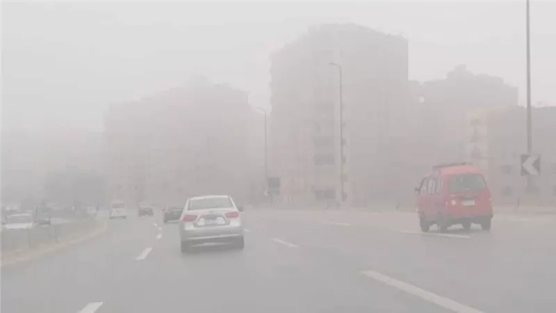 حرصًا على سلامتك.. 9 إرشادات لتجنب مخاطر الشبورة على الطرق السريعة 