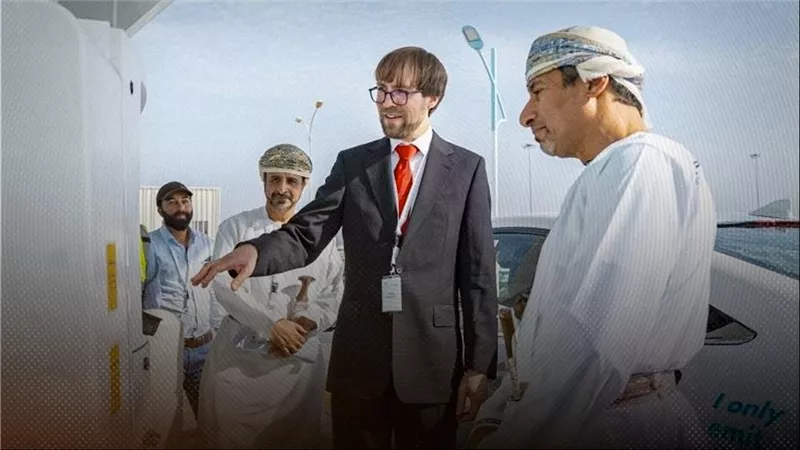 سلطنة عمان تطلق أول محطة للهيدروجين الأخضر للتنقل 
