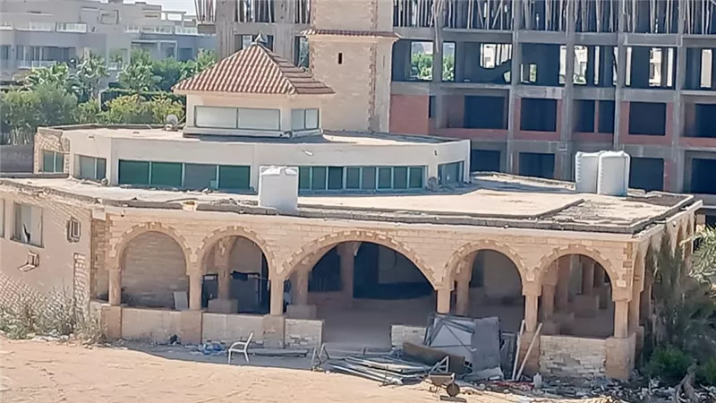 في الساحل الشمالي ...رجل أعمال غامض يهدم مسجد لإنشاء مشروع خاص !!