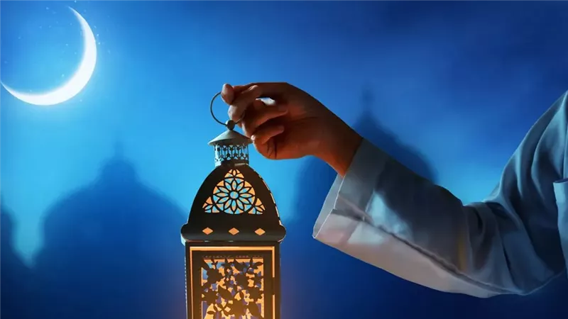 شهر رمضان .. كيف يزكي الصيام النفس ويحرر القلب من التعلق بالدنيا