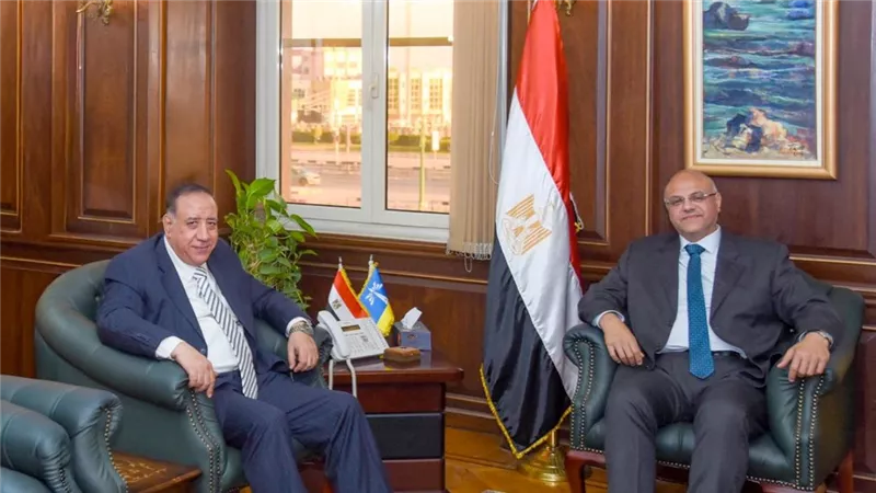 المحافظ خلال لقائه نقيب الصحفيين بالاسكندرية: الإعلام يدعم جهود التنمية
