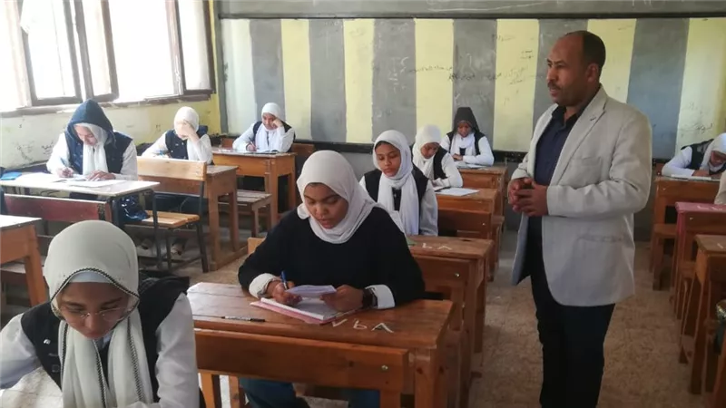 غضب أولياء الأمور من وضع الأسئلة من كتب خارجية.. والتعليم: جار التحقيق 
