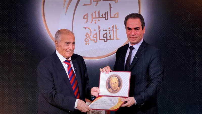 تقديراً لمسيرته الأدبية.. تكريم الشاعر الكبير فاروق جويدة في صالون ماسبيرو الثقافي 