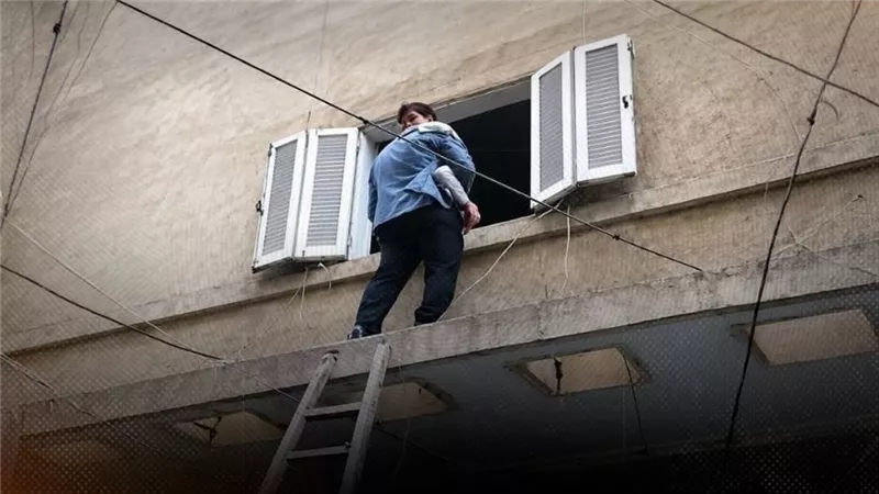  تحدي المستحيل من أجل حضن العيد