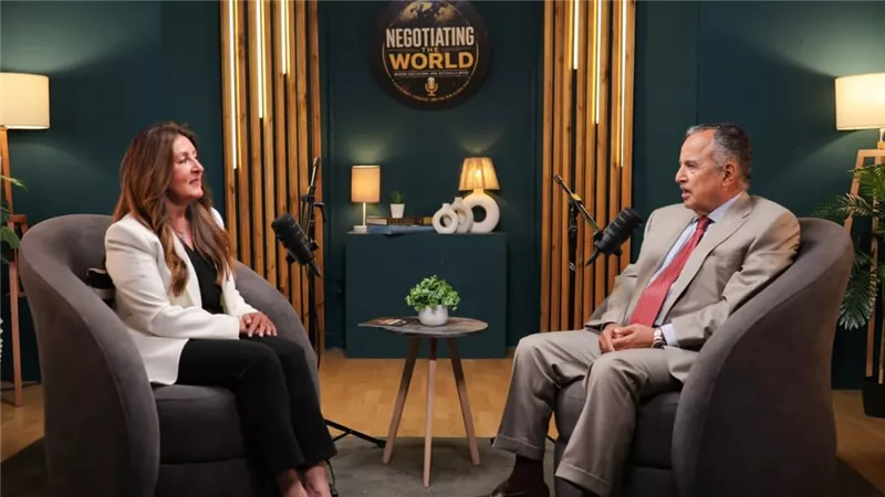 السفيرة الأمريكية السابقة هيرو مصطفى تطلق بودكاست «Negotiating the World»