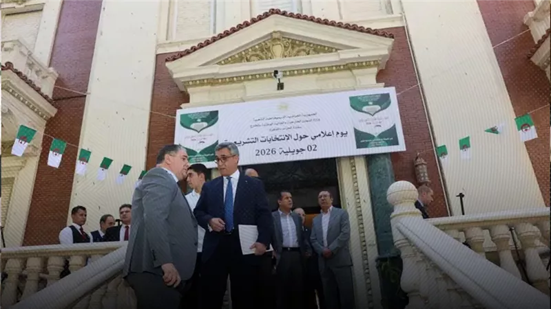 المواطنة الفاعلة وترسيخ الجمهورية الجديدة.. الجالية الجزائرية بمصر تشارك بالانتخابات التشريعية الجزائرية