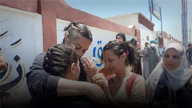 «أسئلة طويلة.. ونقص ورق الإجابة».. انهيار وغضب الطلبة من صعوبة امتحان اللغة العربية 