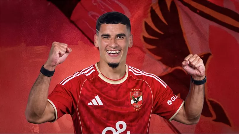 سفيان بنجديدة الثامن.. التجربة المغربية في الأهلي << نجاح قليل فشل كتير>>
