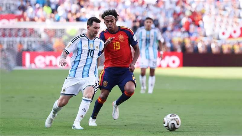 المجد لإسبانيا.. الماتادور بطلا لكأس العالم في ليلة نهاية ليونيل ميسي