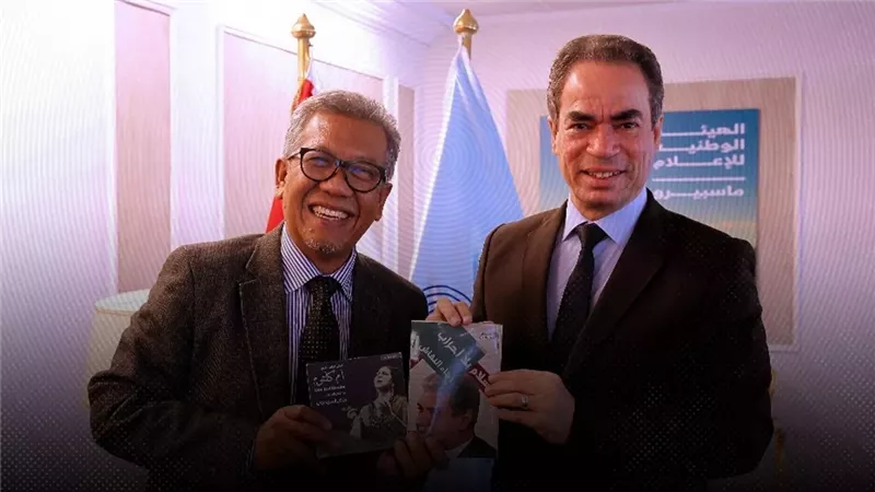 المسلماني يهدي سفير أندونيسيا أغاني أم كلثوم وكتاب ماسبيرو 