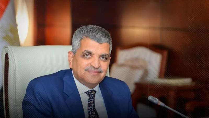 الفريق أسامة ربيع يكشف للتلفزيون المصري.. مشروعات تطوير قناة السويس الجديدة 