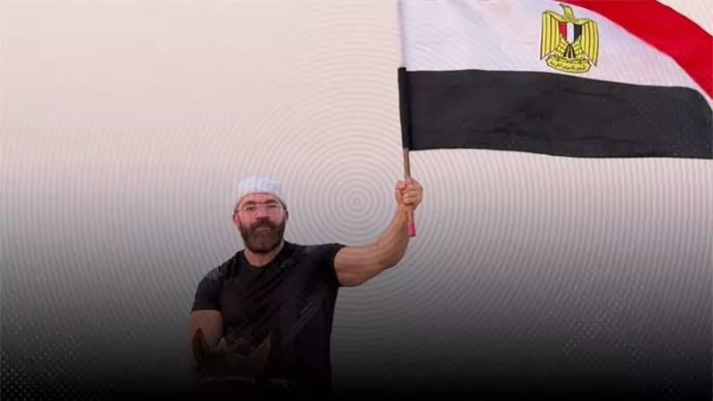 «مصر» تمنع «علم مصر».. موجة غضب من عجائب السياحة للمساواه بين لوحات الدعاية والعلم 