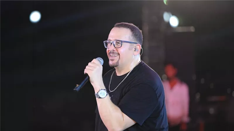 هشام عباس يكشف أسرار حياته الفنية وعلاقته بأبنائه وموقفه من التمثيل والنوستالجيا