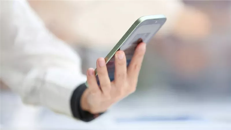 تفتيش الهاتف المحمول.. سلطة للنيابة أم اعتداء على الخصوصية؟